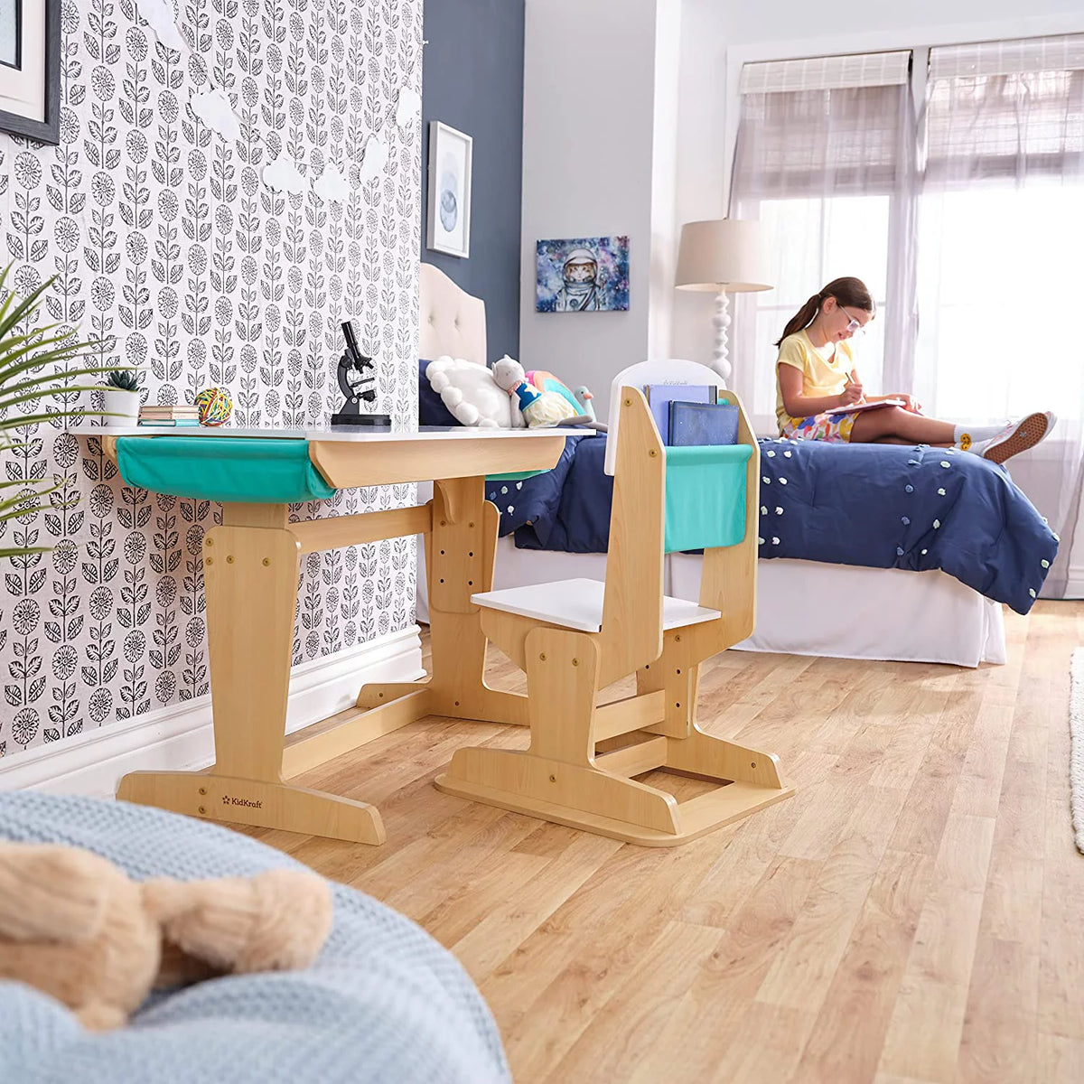 Adjustable Wooden Desk and Chair H459