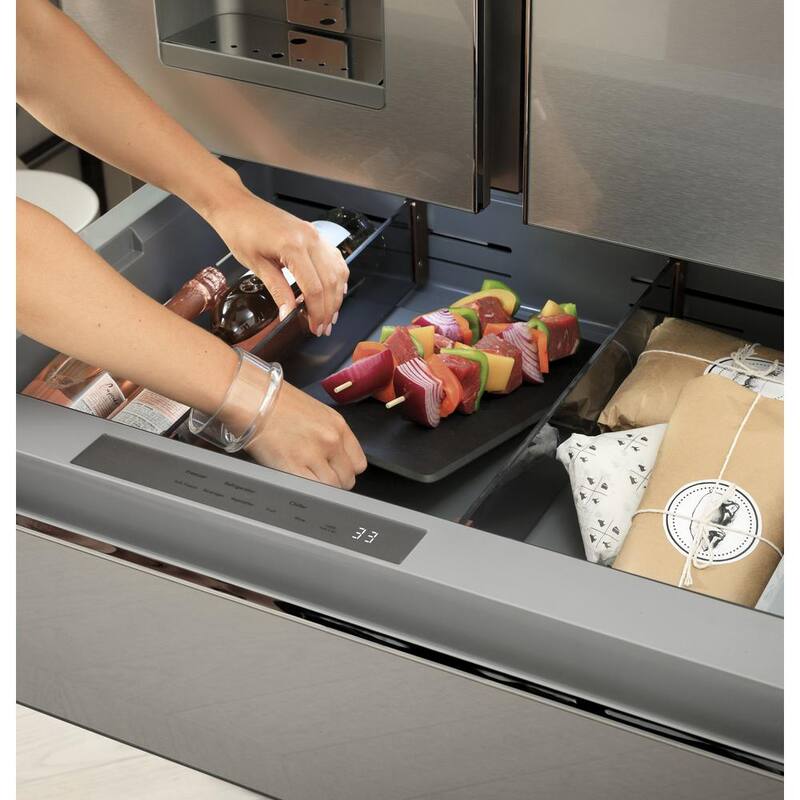 4 Door French Door Refrigerator with Convertible Middle Drawer E95729
