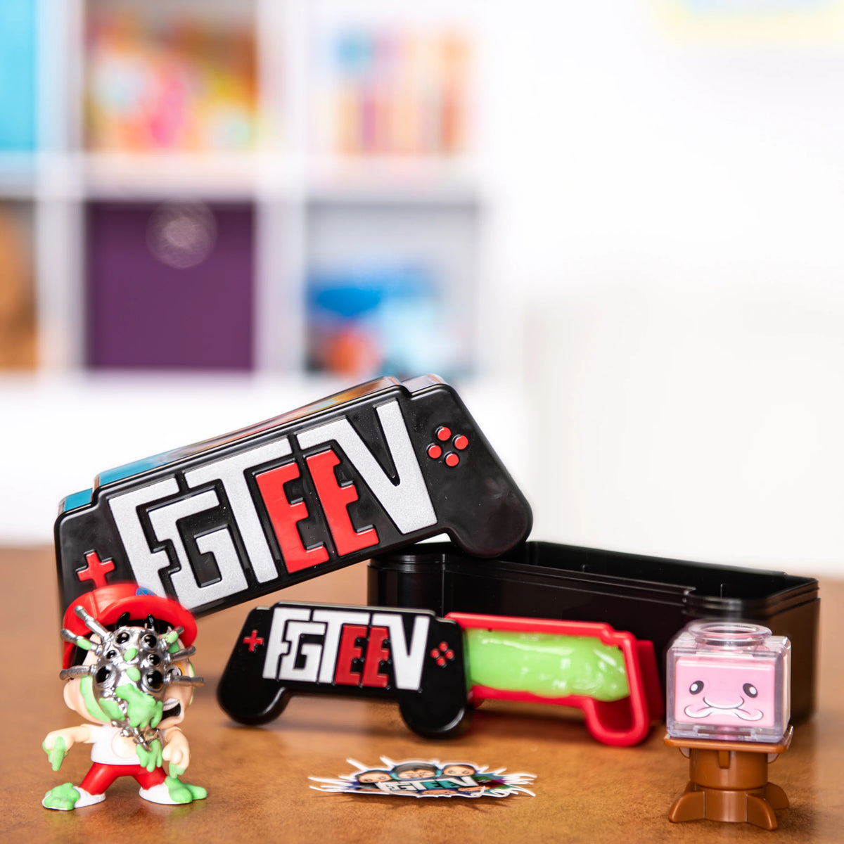 Collectible Figures Mystery Pack with Putty and Stickers H911082