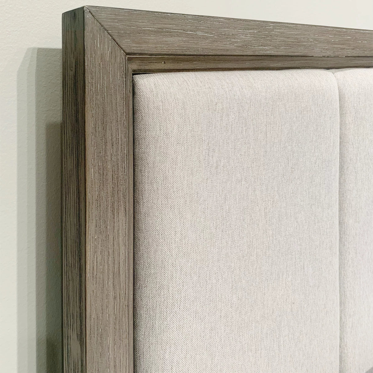 Gray Wood Queen Bedroom Set with Dresser, Mirror, Nightstand, and Chest E93046