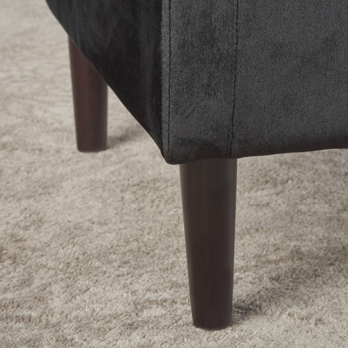 Black Tufted Velvet Ottoman L746536