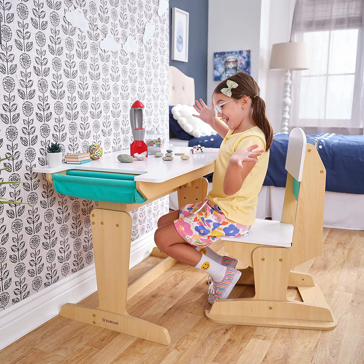 Adjustable Wooden Desk and Chair H459