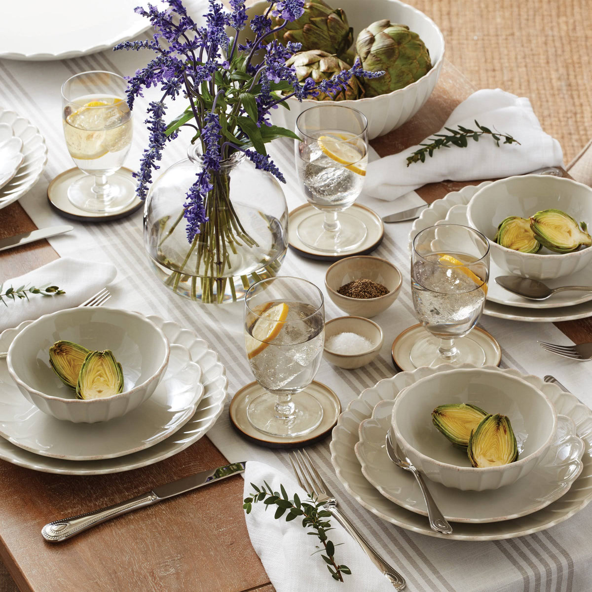 French Perle Scallop 4-Piece Accent Plate Set P635