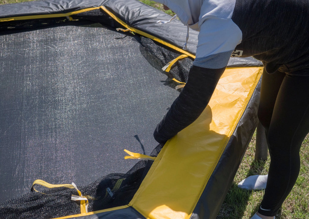 7.5-Foot Trampoline with Enclosure O24245