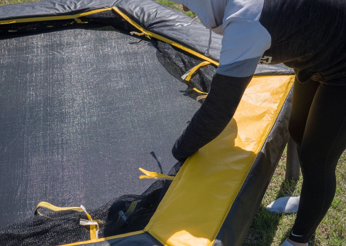 7.5-Foot Trampoline with Enclosure O24245